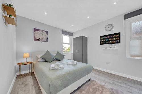 Captivating 1-Bed Studio in West Drayton