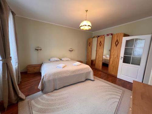 Postel nebo postele na pokoji v ubytování Jurincom apartmens Zamecky Vrch