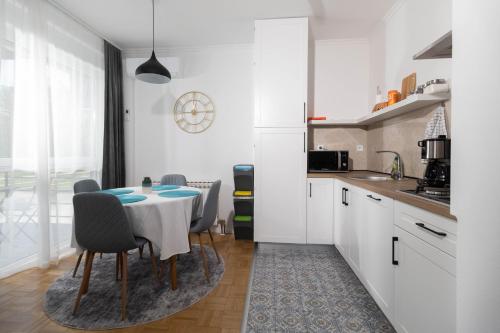 a kitchen with a table and chairs in a room at Apartman Čuić in Vinkovci