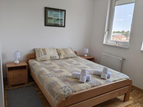 Postel nebo postele na pokoji v ubytování DAS Apartman