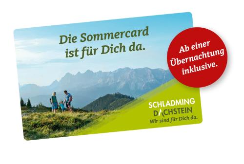 un flyer pour une randonnée dans les montagnes dans l'établissement Haus Central, à Schladming