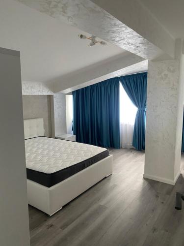 Ένα ή περισσότερα κρεβάτια σε δωμάτιο στο Bloc Cosminului 51