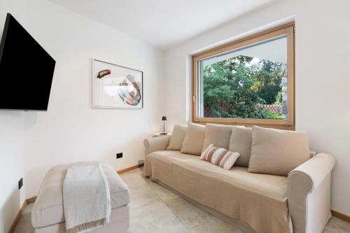 a living room with a couch and a window at La Villa del lago in Colico