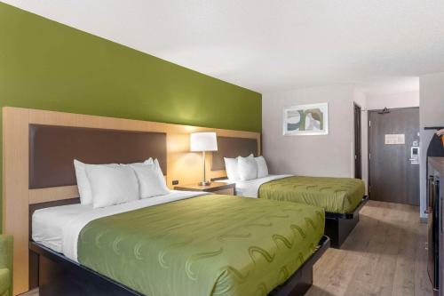 Ένα ή περισσότερα κρεβάτια σε δωμάτιο στο Quality Inn & Suites