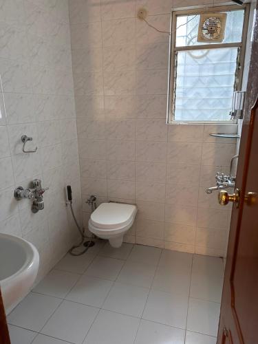 Et badeværelse på 2BHK Peaceful Row House by Abhibha Stays in Koregaon Park