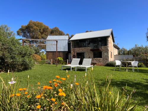 Κήπος έξω από το The Old Chaff Mill Organic Vineyard Retreat