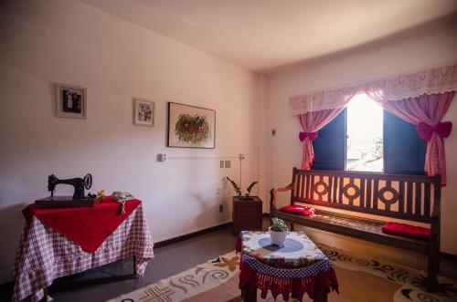 a living room with a table and a window at Alpes Hotel in Venda Nova do Imigrante