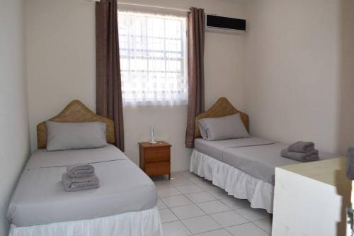 Llit o llits en una habitació de Coastal View7 Apt #3