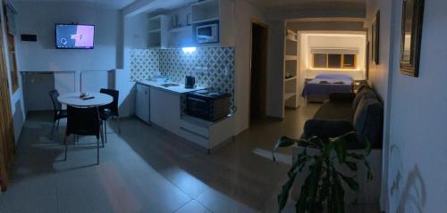 Кухня или мини-кухня в Alakalufes Estudio - Departamento completo en Ushuaia
