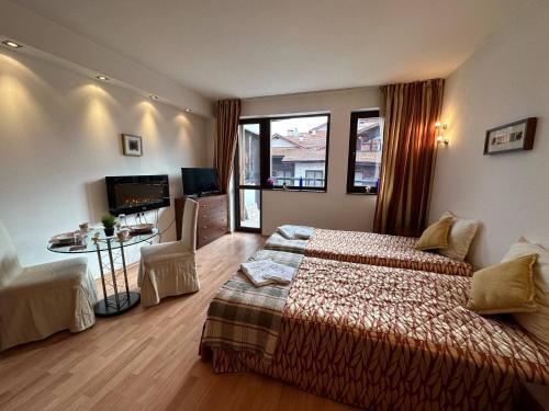 Postel nebo postele na pokoji v ubytování Bright Mountain View Penthouse - 300mbps Wi-fi