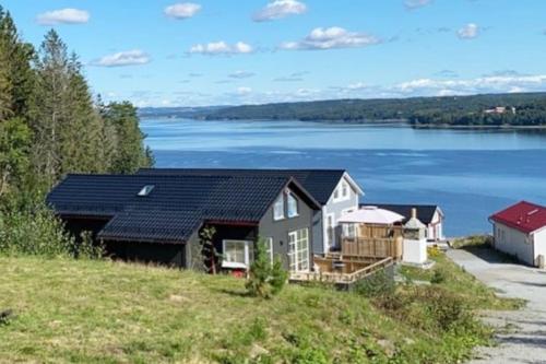 a house on a hill with a view of a lake at Lovely home by Glomma river! in Vidnes