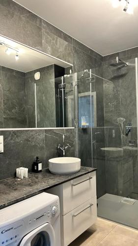 Ένα μπάνιο στο Baltic Gdańsk OLD TOWN by St Mary s Church