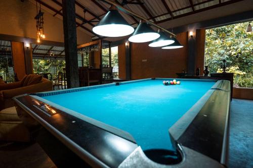 Biliár nebo kulečník v ubytování Arsulana Eco Lodge & Spa