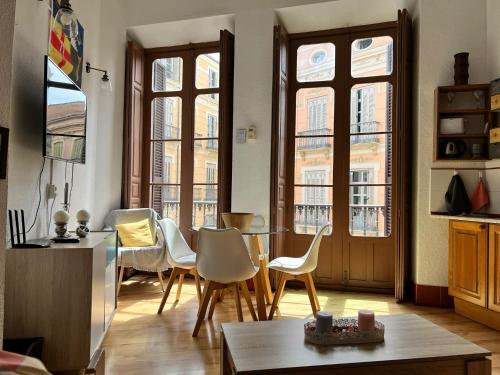 Μια τηλεόραση ή/και κέντρο ψυχαγωγίας στο MacGregor Apartment