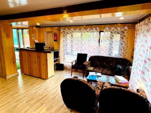 Hotel Crown Pine Pahalgam – Photos 3