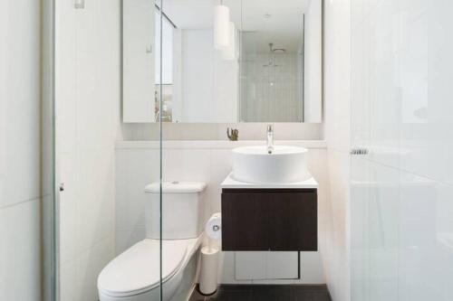 Koupelna v ubytování Modern Cosmopolitan Retreat on Toorak Rd