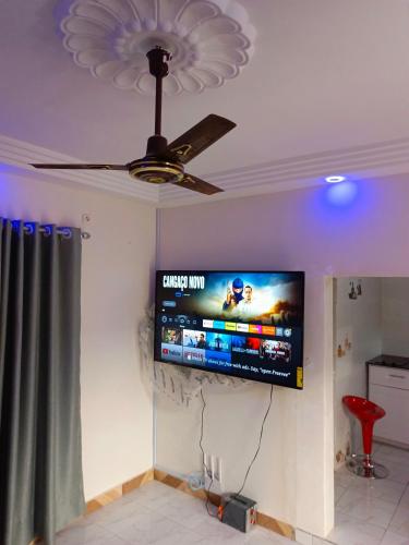 A television and/or entertainment centre at Reserva africa 3D