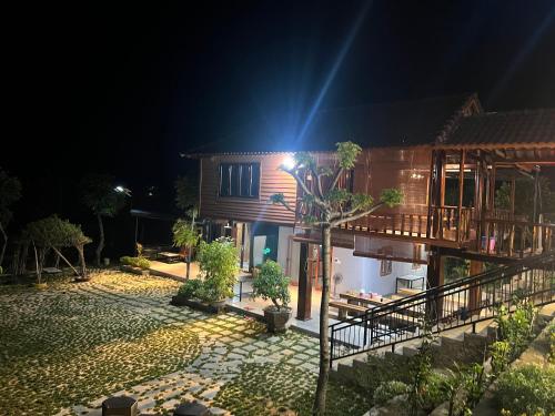 a house at night with the lights on at Highland garden - homestay Phú Yên 