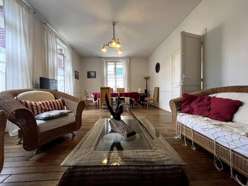 a living room with two couches and a table at Maison de caractere cœur du village 1h de Paris in Montigny-sur-Loing