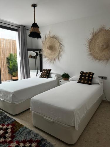Ένα ή περισσότερα κρεβάτια σε δωμάτιο στο LUXURY House with Stunning Sea Views - Ses Salines