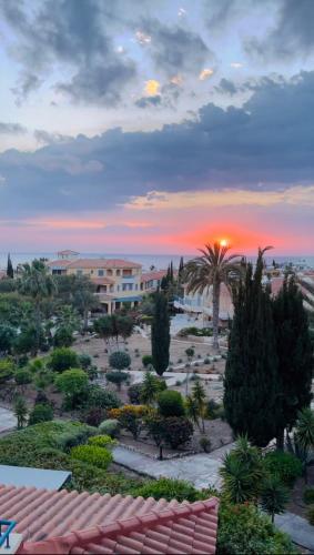 Regina Gardens Sunset with Fast Free Wi-Fi and Late Check-Out