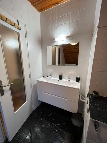 a bathroom with a sink and a mirror at Maison à Rocquemont (60800) in Rocquemont