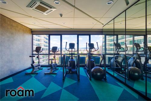 Фитнес-центр и/или тренажеры в Datum Jelatek Sky Residence Kuala Lumpur, Roam