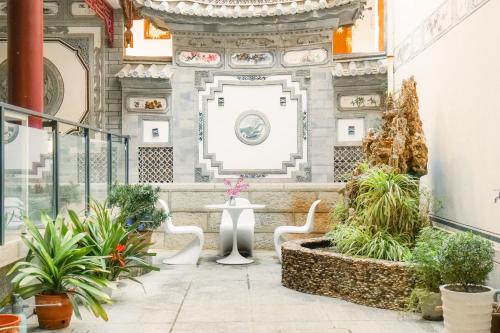 a room with benches and plants in a building at Dali Ancient City Xinyu Xuan B&B - Erhai Gate Branch in Dali