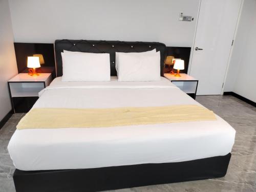מיטה או מיטות בחדר ב-Bintang Sky Villa Suites Times Square KL