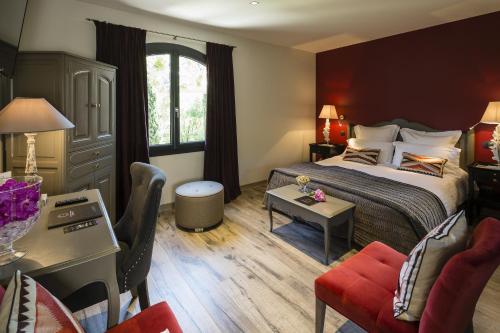a hotel room with a bed and a desk at Hostellerie Les Gorges De Pennafort in Callas
