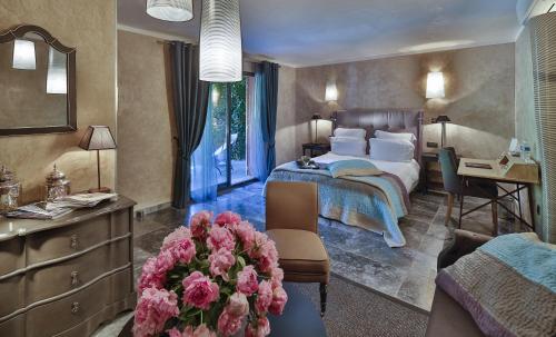 a hotel room with a bed and a desk at Hostellerie Les Gorges De Pennafort in Callas