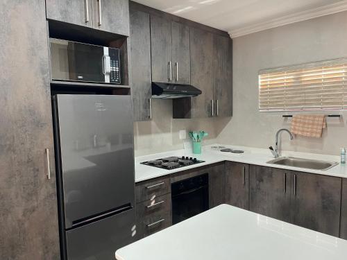 Dapur atau dapur kecil di Upper Room Guesthouse