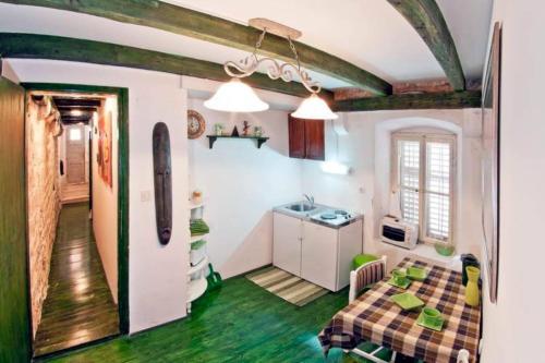1 Bed Near Old Town - Sleeps 2 w Wifi