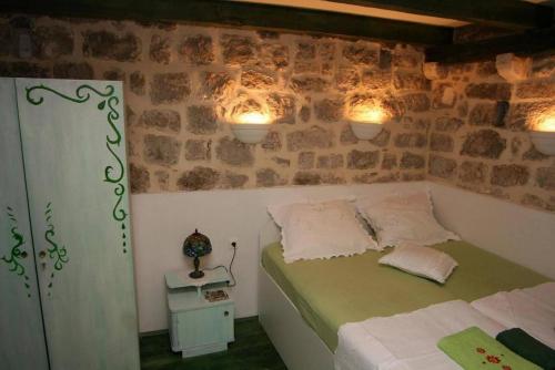 1 Bed Near Old Town - Sleeps 2 w Wifi