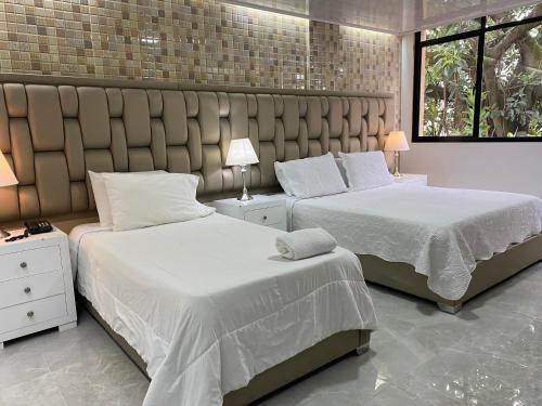 Łóżko lub łóżka w pokoju w obiekcie NORTE REAL HOTEL