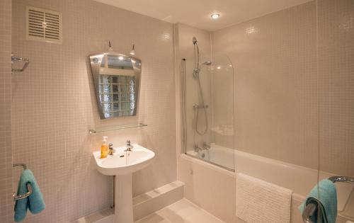 a bathroom with a sink and a shower at Oxfordshire Country Cottage in Wallingford
