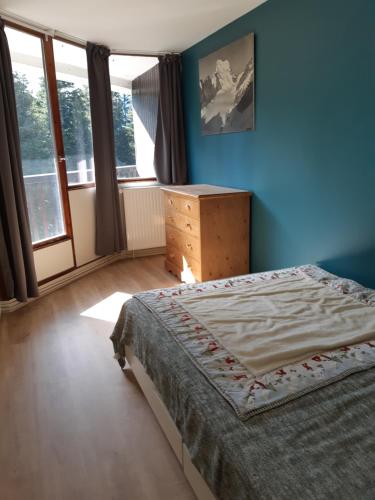 Postel nebo postele na pokoji v ubytování Chamrousse 1750 Roche Bérenger Le Panoramic 613 - Classé 3 étoiles