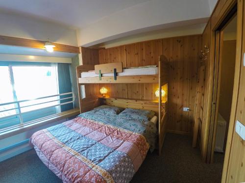 a bedroom with a bunk bed in a room at Appartamento Solaria a Marilleva 1400 in Marilleva