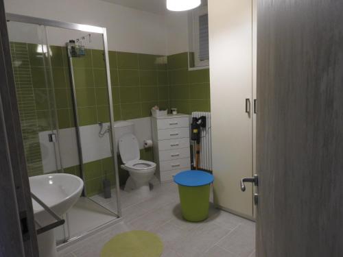 A bathroom at "Lake & Mountain" Summer House