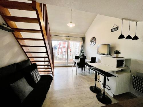 Studio mezzanine proche mer avec balcon - FR-1-197-558