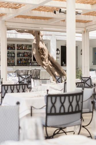 a dining room with white tables and chairs at Hotel Canasta in Capri