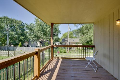 Μπαλκόνι ή βεράντα στο Family-Friendly Lansing Home with Covered Balcony!