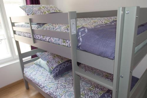 Gîte Le Carroir tesisinde bir ranza yatağı veya ranza yatakları