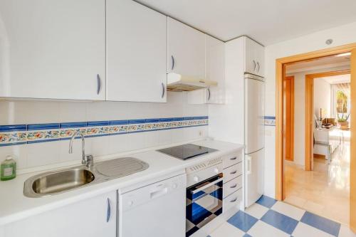 Kuchyň nebo kuchyňský kout v ubytování Your Dream Penthouse in Selwo
