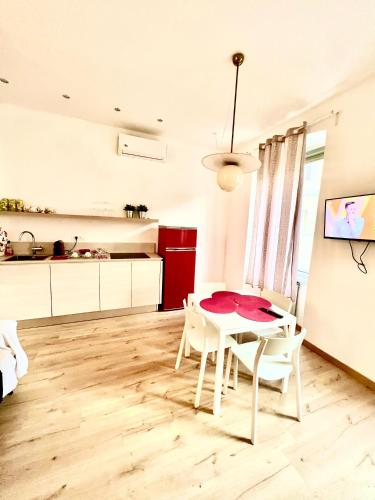Foto Alla Scalinata del Teatro Rossetti confort suites parcheggio in Viale XX Settembre