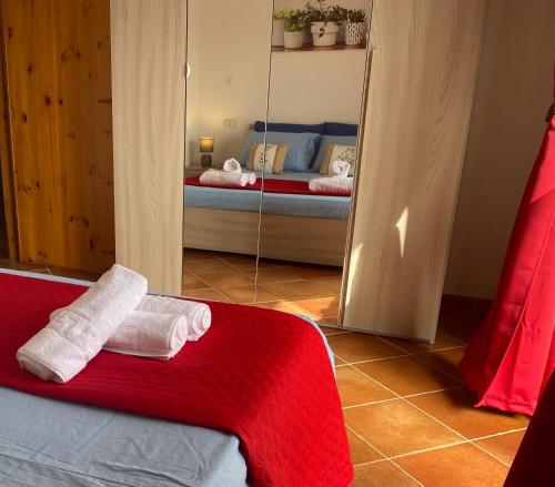 a room with two beds and a mirror at Appartamento La Caletta in La Caletta