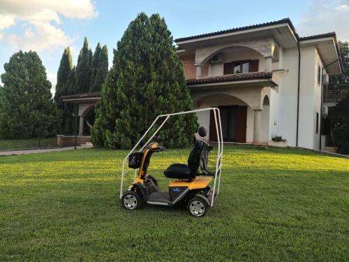 a golf cart in a yard in front of a house at La Villa dei Tartufi - B&B in Corfinio