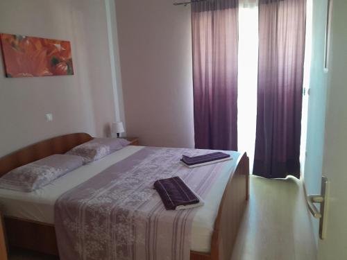 Katil atau katil-katil dalam bilik di Apartments Dobrila