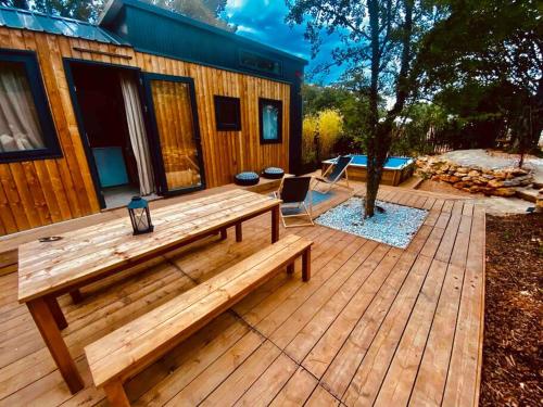 Κήπος έξω από το Tiny LiLouMaCa Cœur Ste Baume