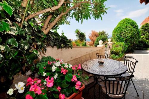 Κήπος έξω από το Apartments Etica